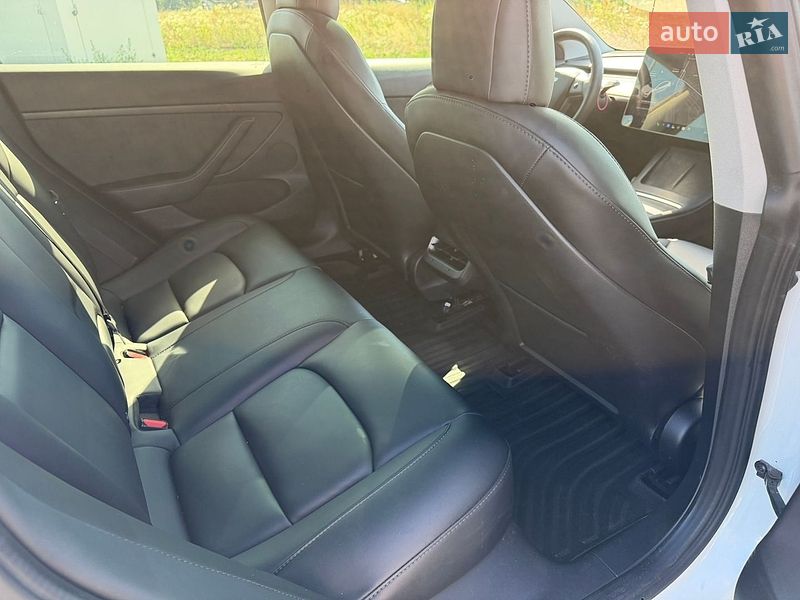 Седан Tesla Model 3 2021 в Луцьку