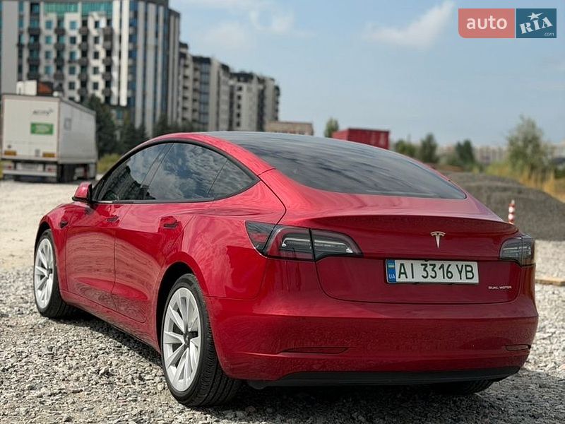 Седан Tesla Model 3 2022 в Києві