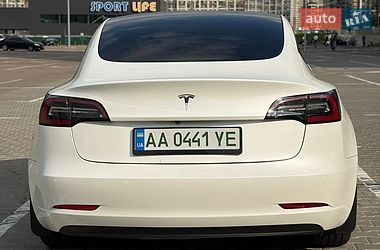 Седан Tesla Model 3 2022 в Киеве