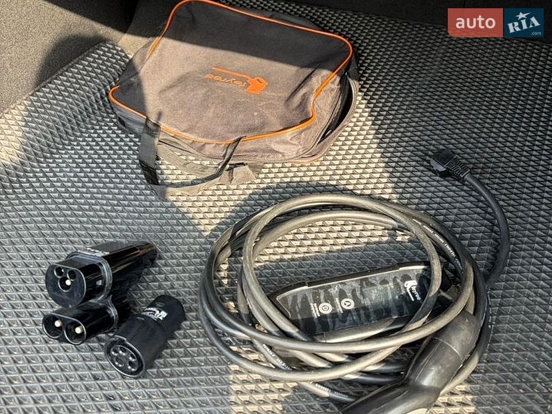 Седан Tesla Model 3 2022 в Киеве