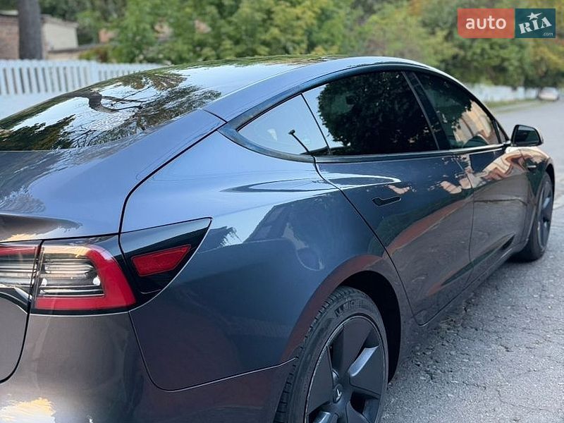 Седан Tesla Model 3 2022 в Киеве