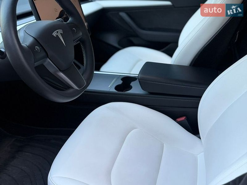 Седан Tesla Model 3 2022 в Киеве