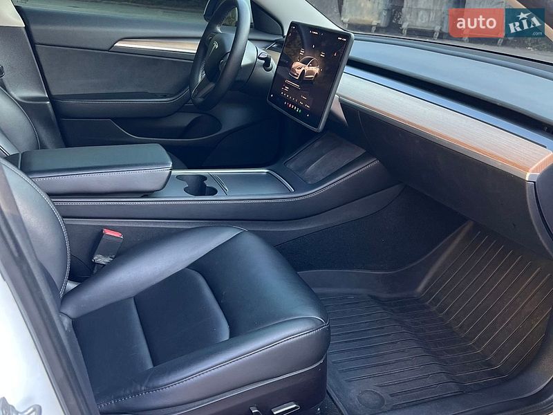 Седан Tesla Model 3 2022 в Тернополе