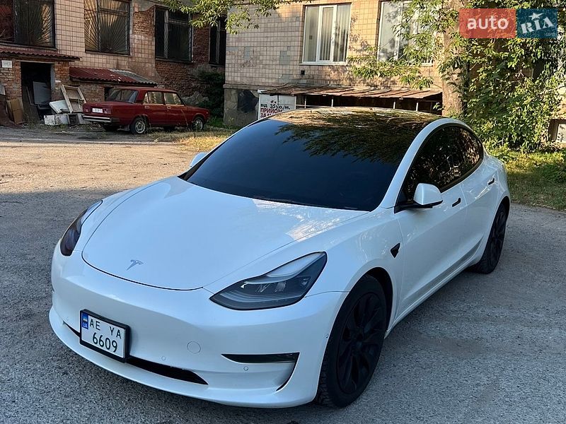 Седан Tesla Model 3 2022 в Тернополе