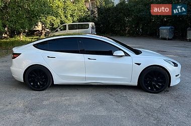 Седан Tesla Model 3 2022 в Тернополе