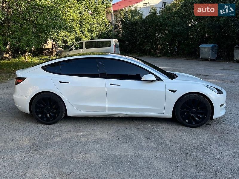 Седан Tesla Model 3 2022 в Тернополе
