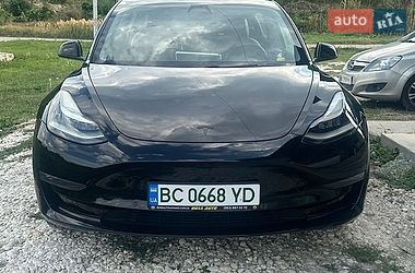 Седан Tesla Model 3 2018 в Львове