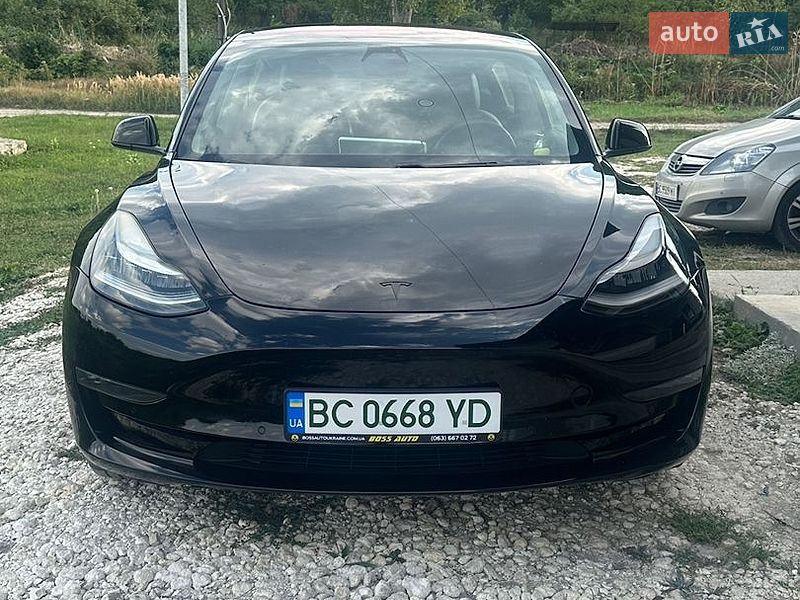 Седан Tesla Model 3 2018 в Львове