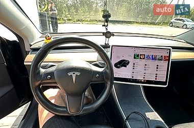 Седан Tesla Model 3 2018 в Львове