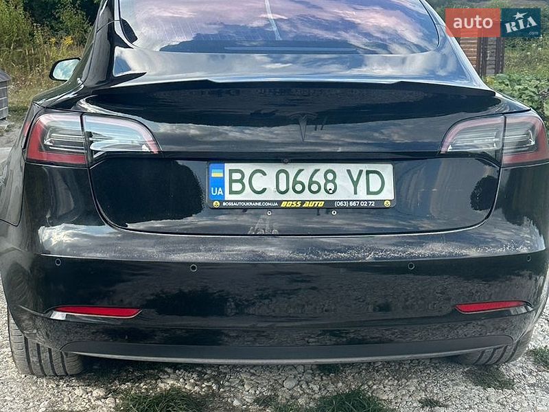 Седан Tesla Model 3 2018 в Львове