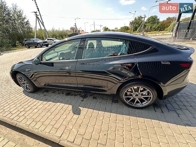 Седан Tesla Model 3 2018 в Львове