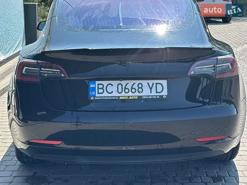 Седан Tesla Model 3 2018 в Львове