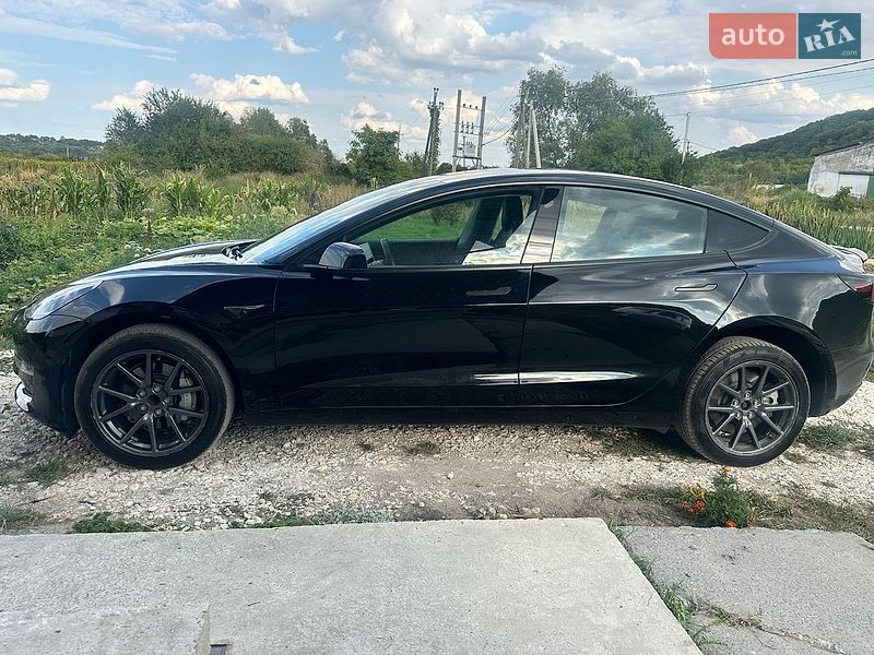 Седан Tesla Model 3 2018 в Львове
