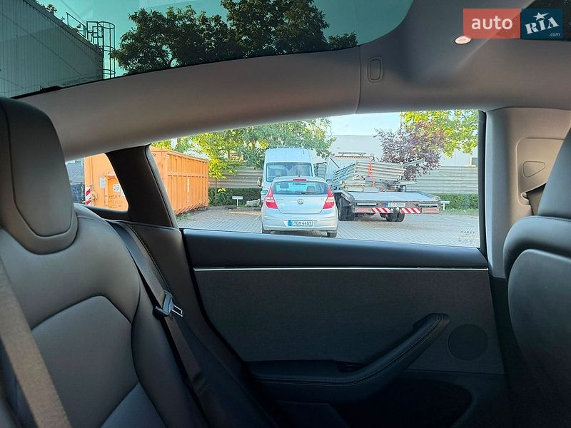 Седан Tesla Model 3 2024 в Одесі
