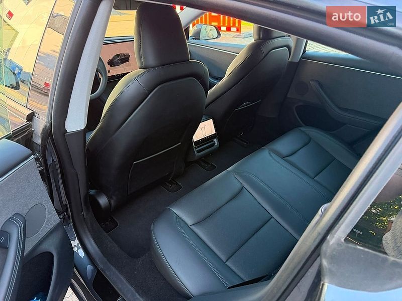 Седан Tesla Model 3 2024 в Одесі