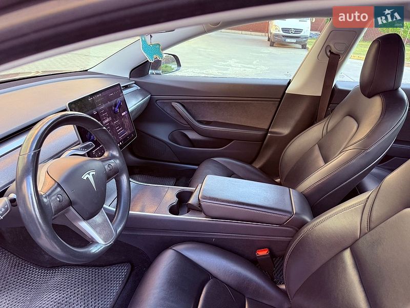 Седан Tesla Model 3 2018 в Львове