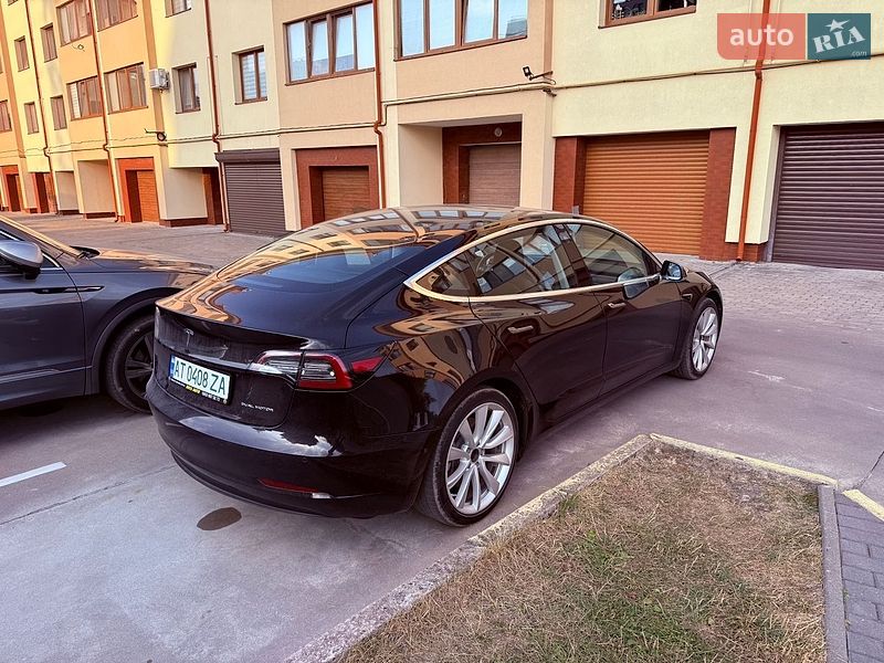 Седан Tesla Model 3 2018 в Львове