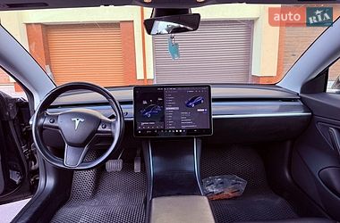 Седан Tesla Model 3 2018 в Львове
