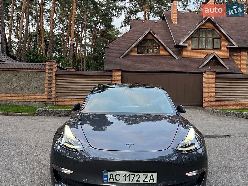 Седан Tesla Model 3 2022 в Чернігові