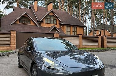 Седан Tesla Model 3 2022 в Чернігові