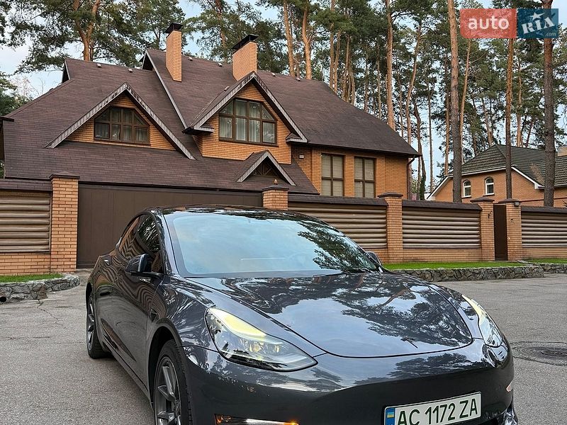 Седан Tesla Model 3 2022 в Чернігові