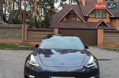 Седан Tesla Model 3 2022 в Чернігові