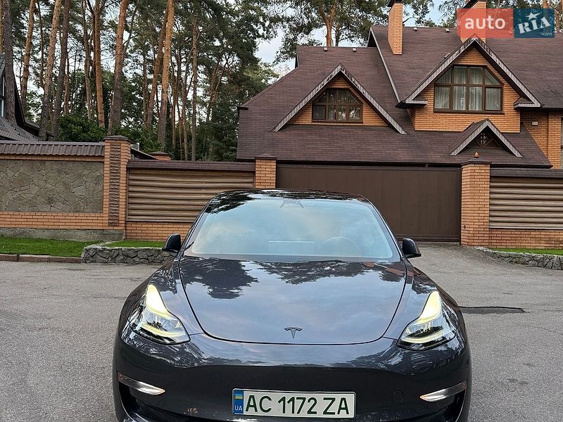 Седан Tesla Model 3 2022 в Чернігові