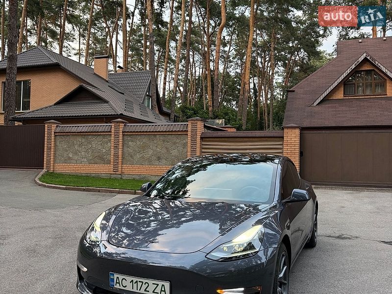 Седан Tesla Model 3 2022 в Чернігові