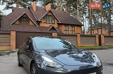 Седан Tesla Model 3 2022 в Чернигове