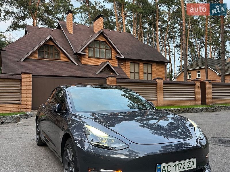 Седан Tesla Model 3 2022 в Чернігові