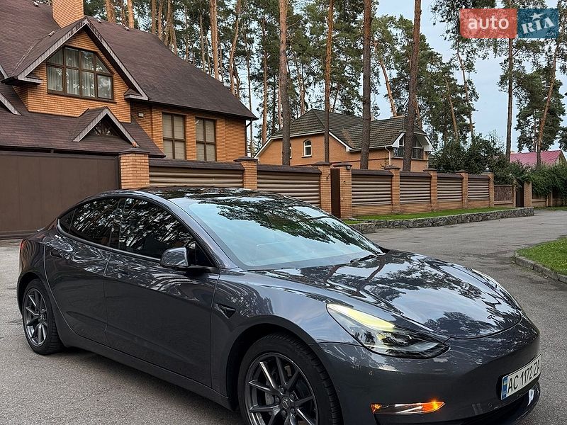 Седан Tesla Model 3 2022 в Чернігові