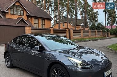 Седан Tesla Model 3 2022 в Чернігові