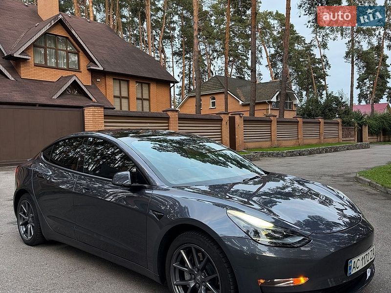 Седан Tesla Model 3 2022 в Чернігові