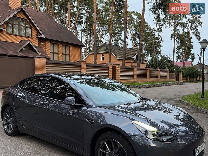 Седан Tesla Model 3 2022 в Чернігові