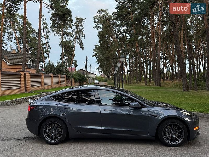 Седан Tesla Model 3 2022 в Чернігові