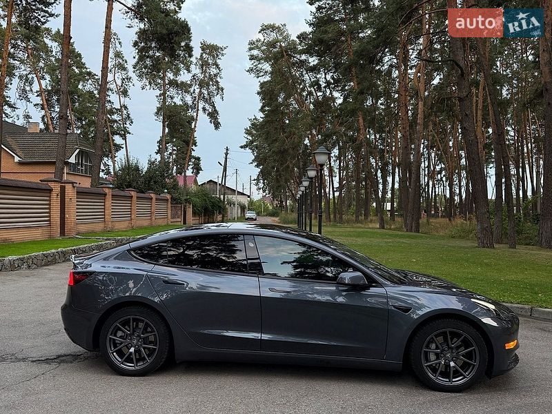 Седан Tesla Model 3 2022 в Чернігові