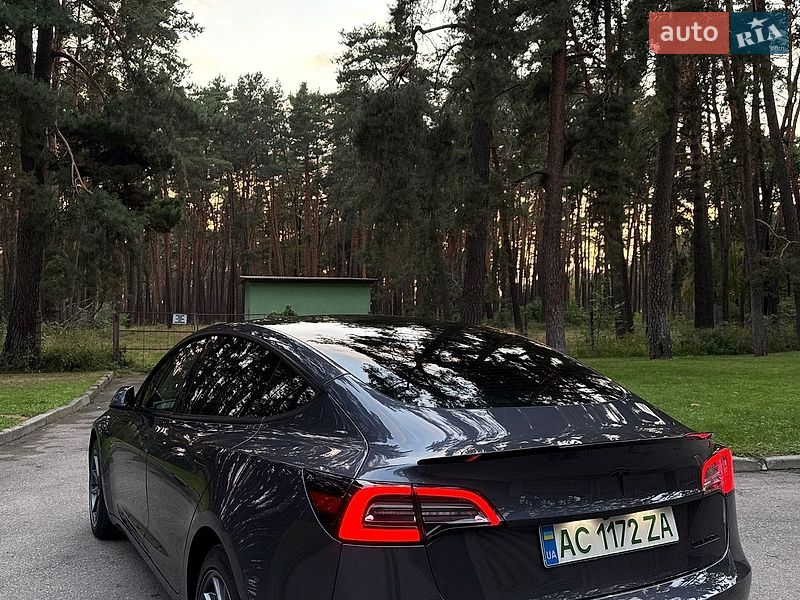 Седан Tesla Model 3 2022 в Чернігові