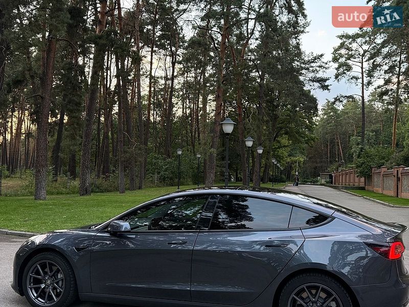 Седан Tesla Model 3 2022 в Чернігові