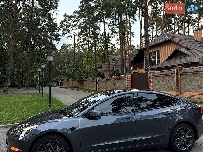 Седан Tesla Model 3 2022 в Чернігові