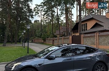 Седан Tesla Model 3 2022 в Чернігові