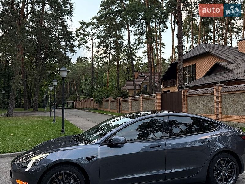 Седан Tesla Model 3 2022 в Чернігові