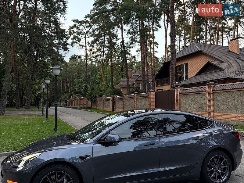 Седан Tesla Model 3 2022 в Чернігові
