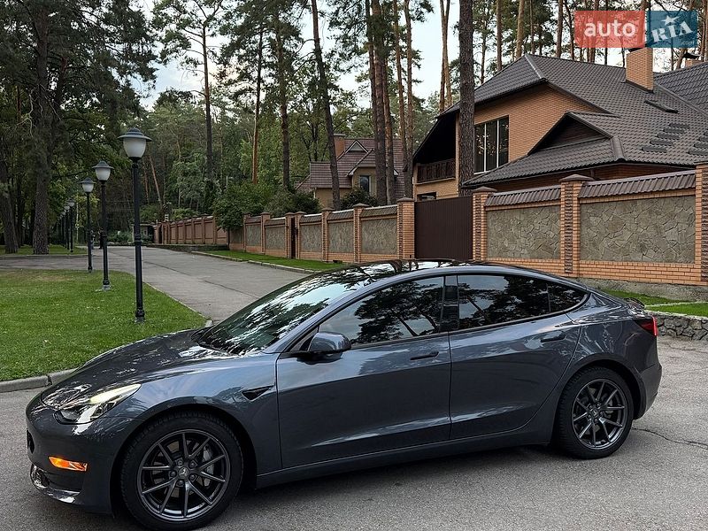 Седан Tesla Model 3 2022 в Чернігові