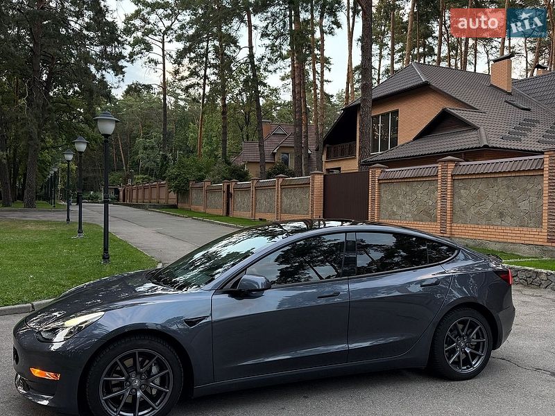 Седан Tesla Model 3 2022 в Чернігові