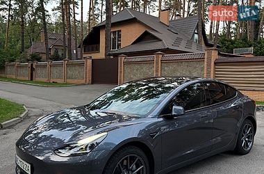 Седан Tesla Model 3 2022 в Чернігові