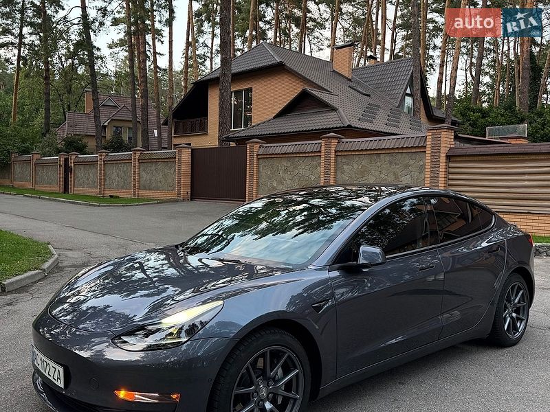 Седан Tesla Model 3 2022 в Чернігові