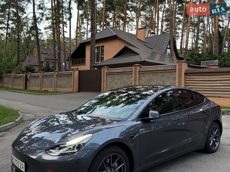 Седан Tesla Model 3 2022 в Чернігові