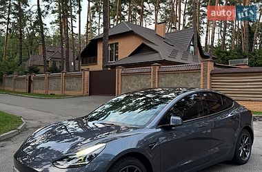 Седан Tesla Model 3 2022 в Чернігові