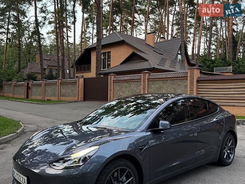 Седан Tesla Model 3 2022 в Чернігові