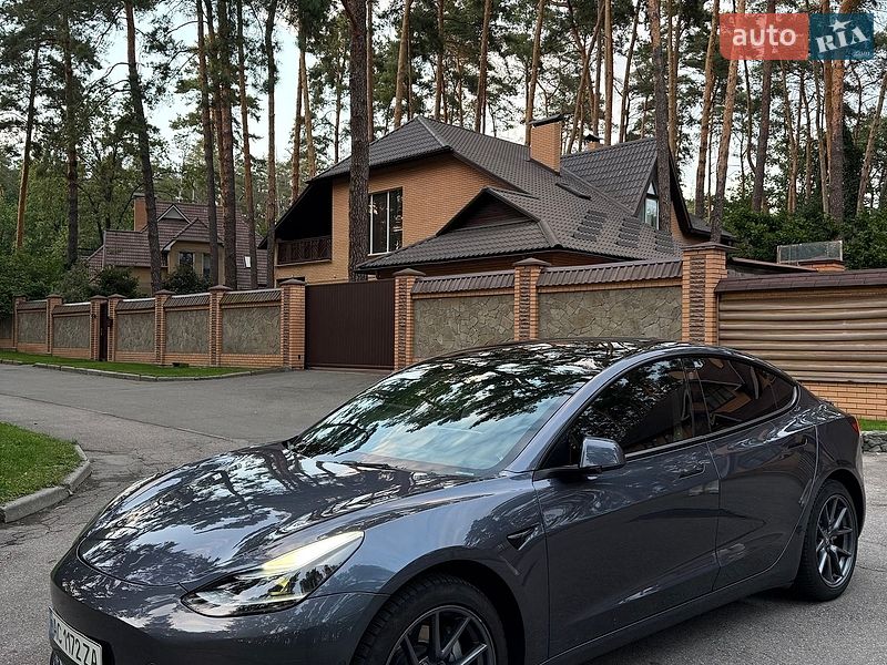 Седан Tesla Model 3 2022 в Чернігові